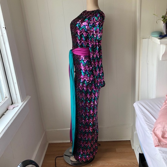 The ol’ Razzle Dazzle Vintage Dress - Picture 4 of 8